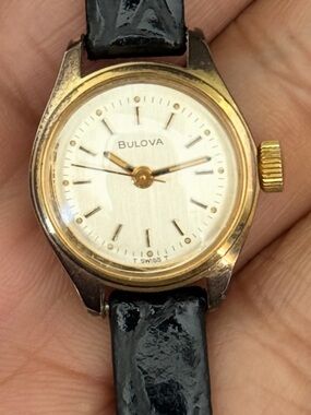 Bulova Ladies Wristwatch Gold Tone White Dial Hand Wind Antique Vintage